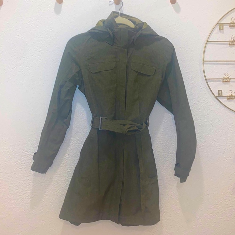 Rei jacket, waterproof size small never worn